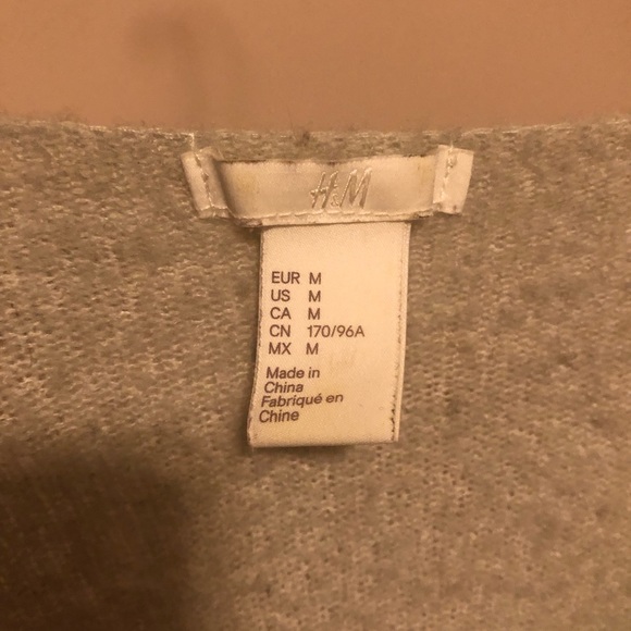 H&M Women’s Sweater - Picture 2 of 2